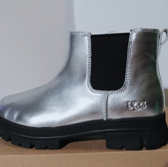 UGG Metallic Silver Chelsea Boots - Picture 2 of 9